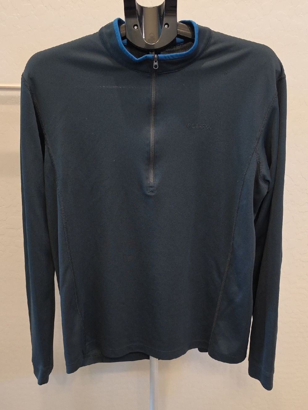 Arc'teryx Men's Blue Half-Zip Jacket